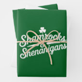 Happy St Patricks Day Lucky Shamrock & Shenanigans Inpakpapier Vel (In situ)