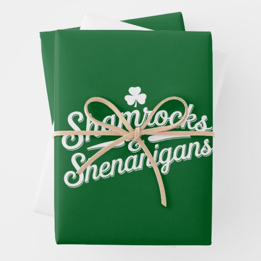 Happy St Patricks Day Lucky Shamrock & Shenanigans Inpakpapier Vel (In situ)