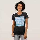 Happy Sunny Clouds Light Blue Sky Achtergrond T-shirt (Voorkant volledig)