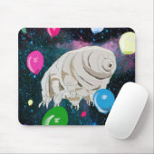 Happy Tardigrade die door Ruimte en ballonnen drij Muismat (Met muis)