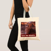 Happy Tau bewaart onze Canvas tas in het wild (Voorkant (product))