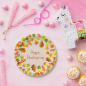 Happy Thanksgiving-herfst leest op beige Papieren Bordje (Feest)