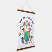 Happy World Children’s Day Wood Topped Wall Hangend Wandkleed (Gebogen)