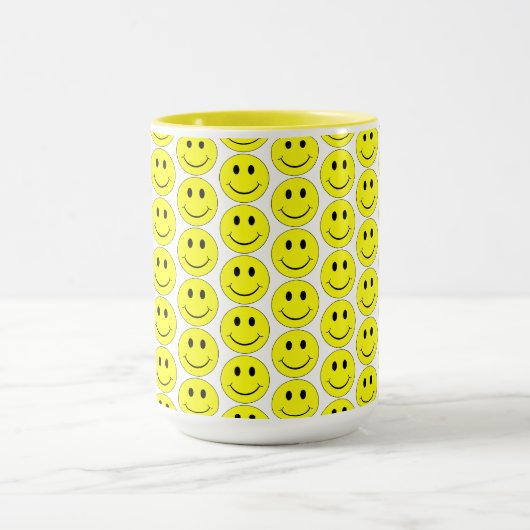 Happy Yellow Faces Pattern Big Mok (Midden)