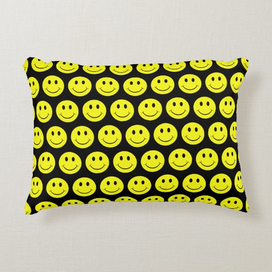Happy Yellow Faces Pattern Black Accent Kussen (Voorkant)