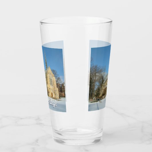 Harbison Chapel in Winter in Grove City College Glas (Links)