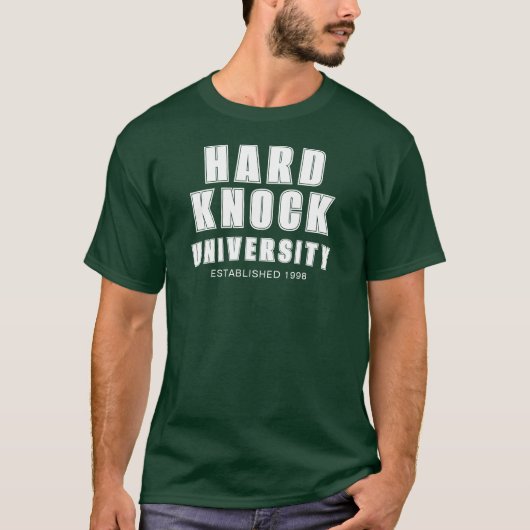 HARD KNOCK UNIVERSITY T-SHIRT (Voorkant)