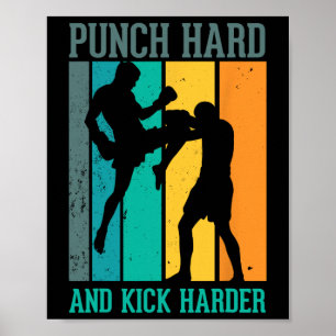 Hard stoten en harder trappen voor een kickbokser poster