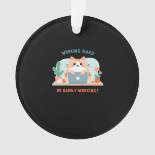 Hard werken of nauwelijks werken Grappige meme Ornament