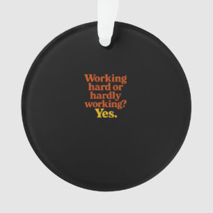 Hard werken of nauwelijks werken Ja – grappig werk Ornament