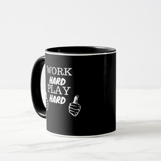 Hard werken Play Hard Black Achtergrond Fitted V-h Mok (Voorkant links)