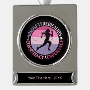 Hardloopmentaliteit - Girthy Runner-uithoudingsver Verzilverd Banner Ornament