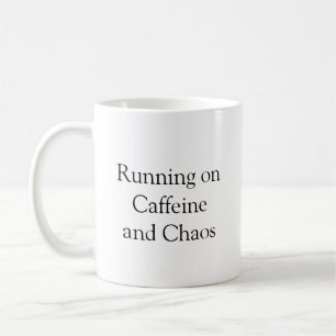 "Hardlopen op cafeïne en chaos" Funny Coffee Mok
