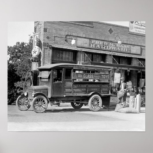 Hardware Store Delivery Truck, 1924.  foto Poster (Voorkant)