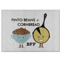 Haricots de Pinto et planche à découper du pain de