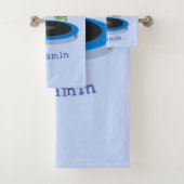 Haricots verts mignons sur dessin animé trampoline (En situation)