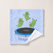Haricots verts mignons sur dessin animé trampoline (Gant de toilette)