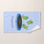 Haricots verts mignons sur dessin animé trampoline (Serviette à main)