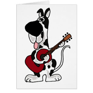 Harlequin drôle great dane jouant la guitare