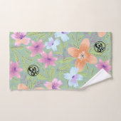 Harmonic Blossoms: Floral Design with OM Symbols Bad Handdoek (Handdoek)