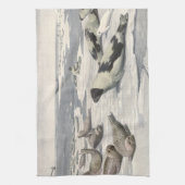 Harp-zegels in Arctische sneeuw door Louis Fuerte Theedoek (Verticaal)