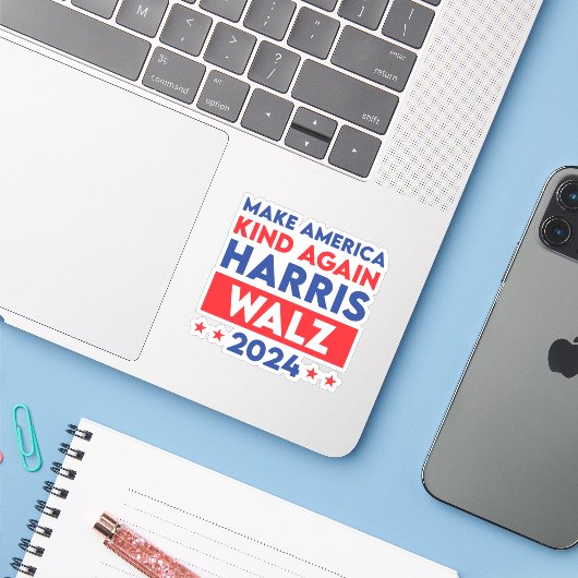 Harris Walz 2024 maakt Amerika weer vriendelijk Sticker (Laptop met iPhone)