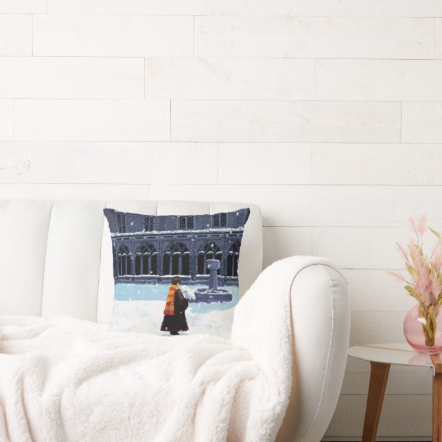 HARRY POTTER™ & Hedwig in HOGWARTS™ Courtyard Kussen (Bank)