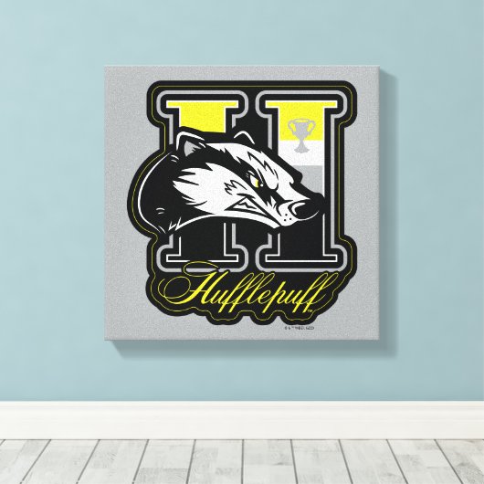 HARRY POTTER™ | HUFFLEPUFF™ Athletic Badge Canvas Afdruk (Insitu (Houten vloer))
