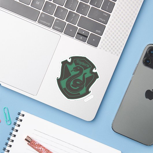 Harry Potter | Slytherin House Pride Crest Sticker (Laptop met iPhone)