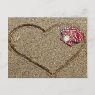 hart en schelp op strand briefkaart