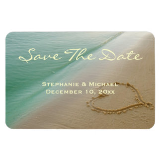 Hart gesneden in het zand "Save the Date" magneet