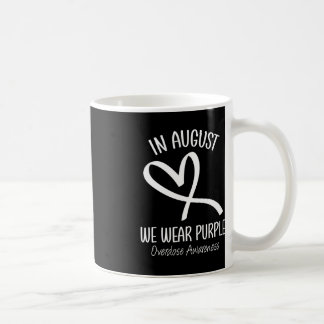 Hart in augustus We Draag Paarse overdosis bewustw Koffiemok