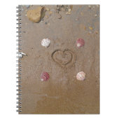 hart in het zand met schelpen notitieboek (Voorkant)