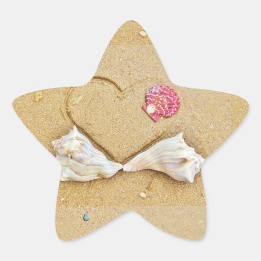 hart in het zand met schelpen ster sticker (Voorkant)