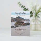 Hart in het zand Save the Date Briefkaarten (Staand voorkant)