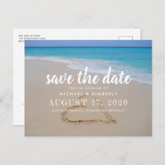 Hart in strandzand Trouwen Save the Date Aankondigingskaart (Voorkant / Achterkant)