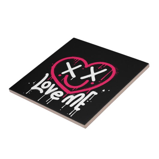 Hart karakter met dode ogen en glimlach gespoten tegeltje (Zijkant)