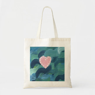 Hart met schelpen en oceaan golven tote bag