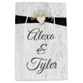 Hart met zwart lint op gewitwasd hout medium cadeauzakje (Voorkant)