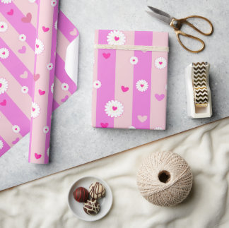 Harten en bloemstrepen cadeaupapier