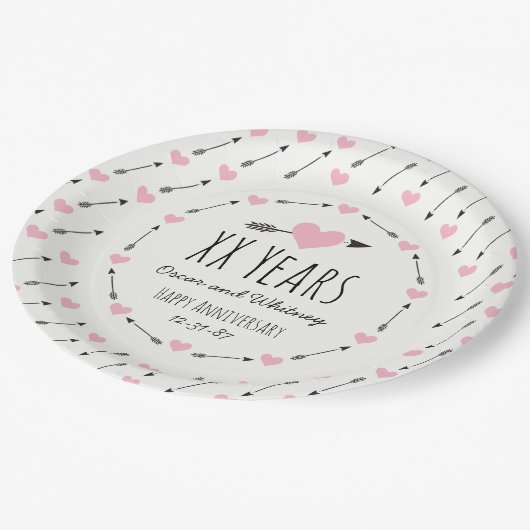 Harten en pijlen gepersonaliseerde bruiloft Jubile Papieren Bordje (Gekanteld)