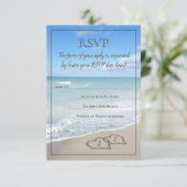 Harten in het Zand Beach Bruiloft Monogram RSVP (Staand voorkant)
