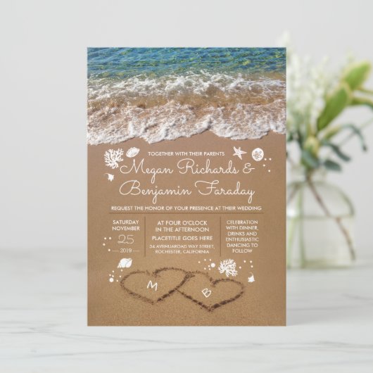 Harten in het Zand Zomer Strand Bruiloft Kaart (Staand voorkant)