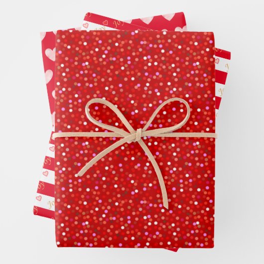 Harten op rood en wit inpakpapier vel (In situ)