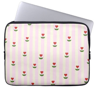 Hartjes Bloem Motief – Zachte Roze Gestreepte Laptop Sleeve