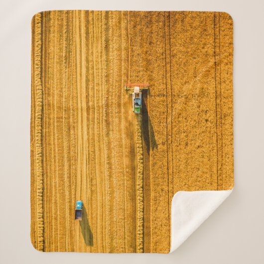 Harvester-machine die in het veld werkt. Combineha Sherpa Deken (Voorkant)