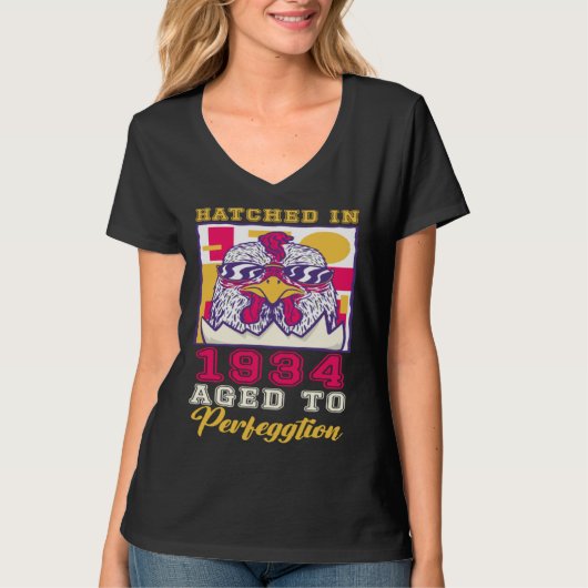 Hatched in 1934 Aged to Perfeggtion T-shirt (Voorkant)