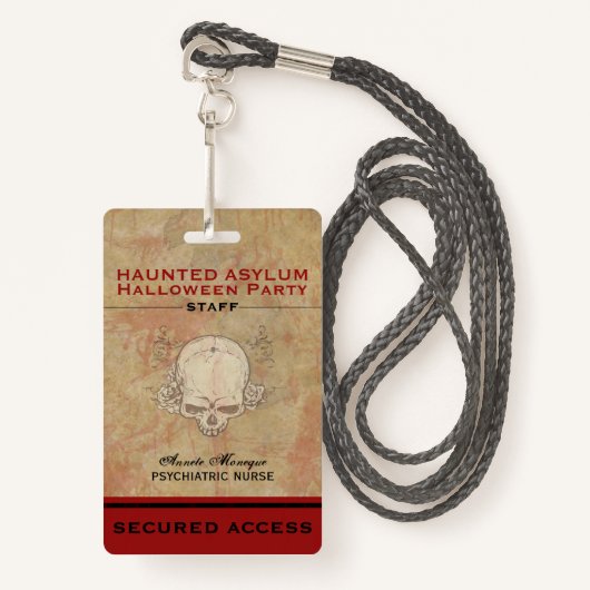 Haunted Asylum Halloween Party Personeel 2 Badge (Voorkant met draagriem)