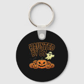 Haunted By 67 – Funny Ghost And Pumpkin Halloween Sleutelhanger (Voorkant)