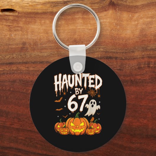 Haunted By 67 Funny Pumpkin And Ghost Halloween Co Sleutelhanger (Voorkant)